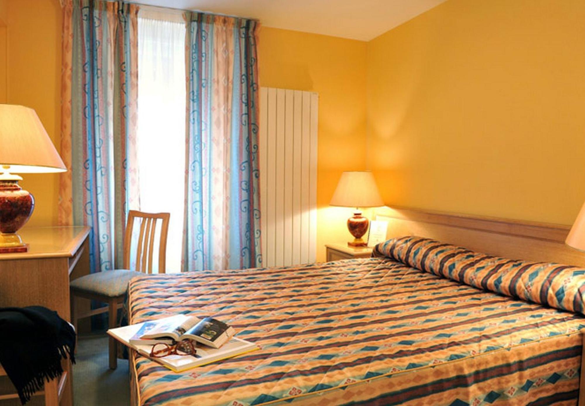 Logis Hotel Le Continental Châteauroux Kültér fotó