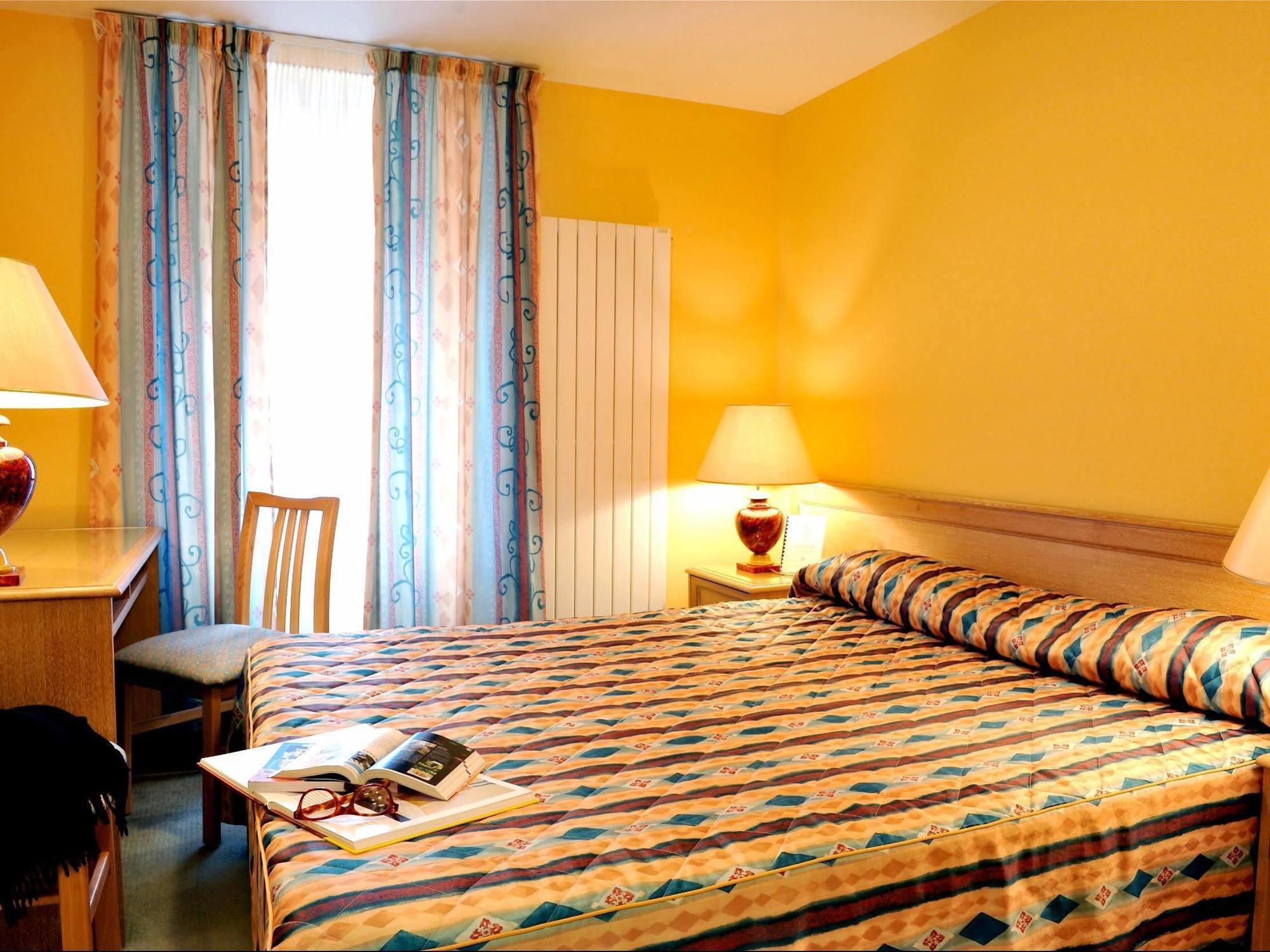 Logis Hotel Le Continental Châteauroux Kültér fotó